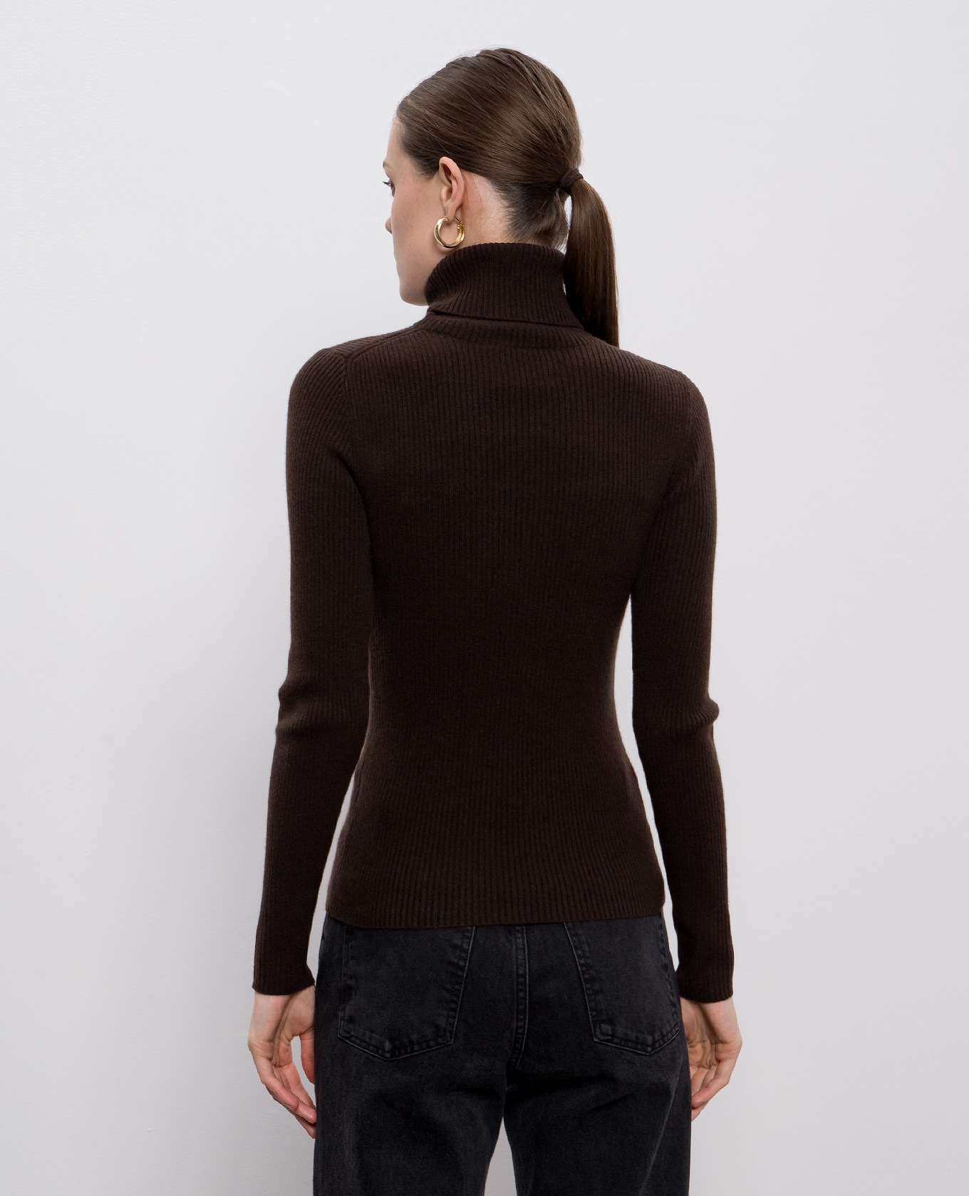 

Brown ribbed wool and cashmere turtleneck Allude