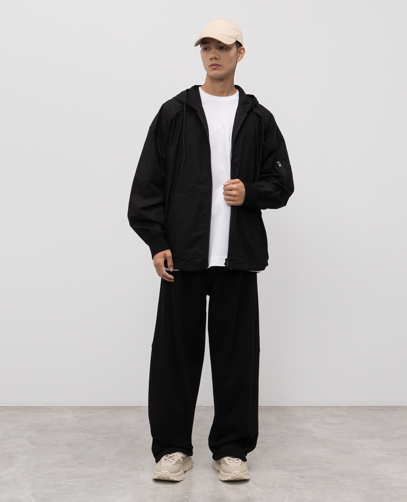 Black windbreaker Juun.j 2