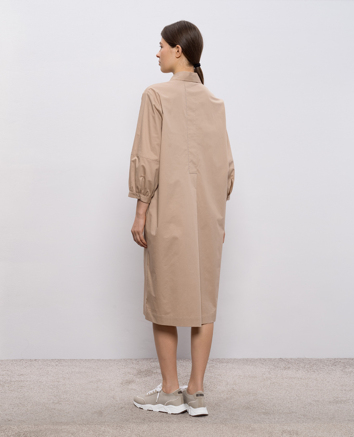 Beige shirt dress with monil chain Peserico 4