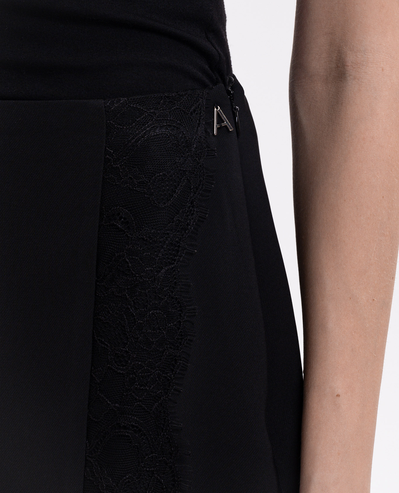 Black mini skirt with lace Twinset 5