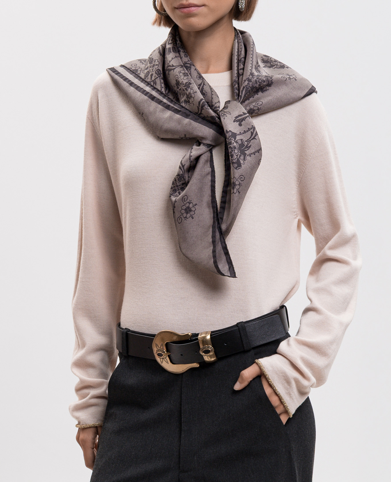 Grey Nipponia silk scarf Momoni 2