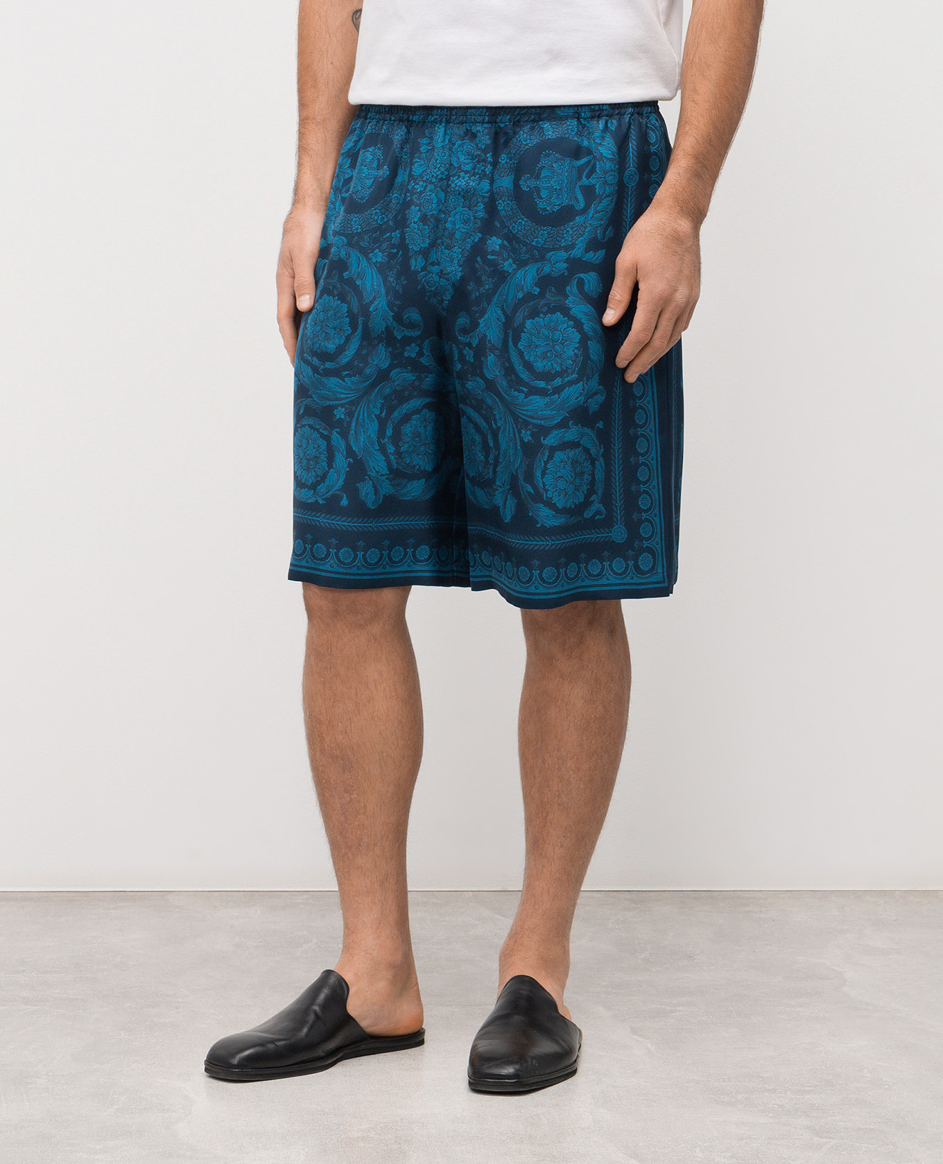 Blue printed silk shorts Versace 3