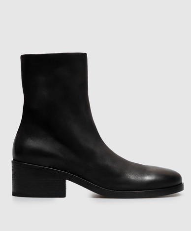 Black leather Olo boots