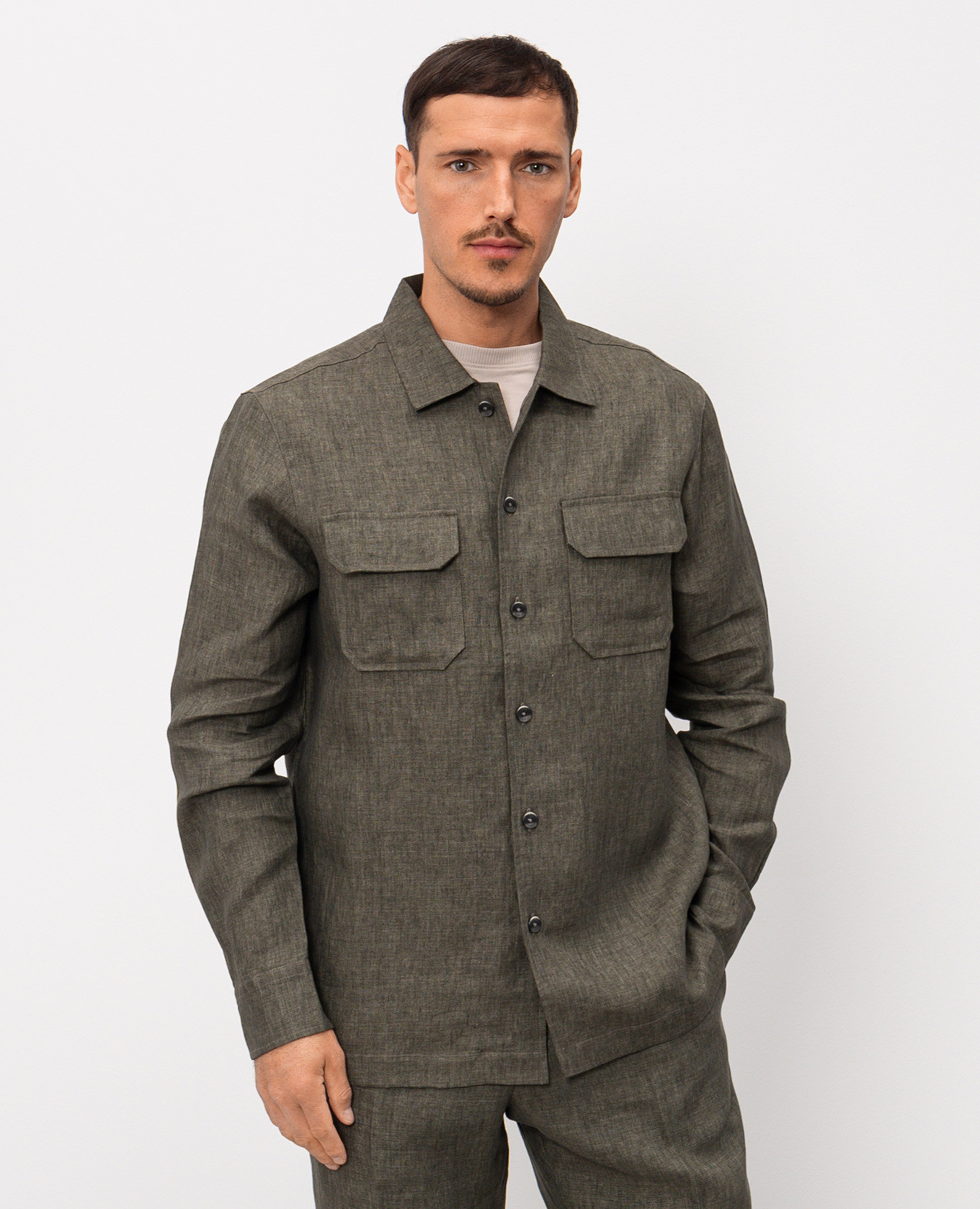 Green straight-cut linen shirt CAPOBIANCO 3