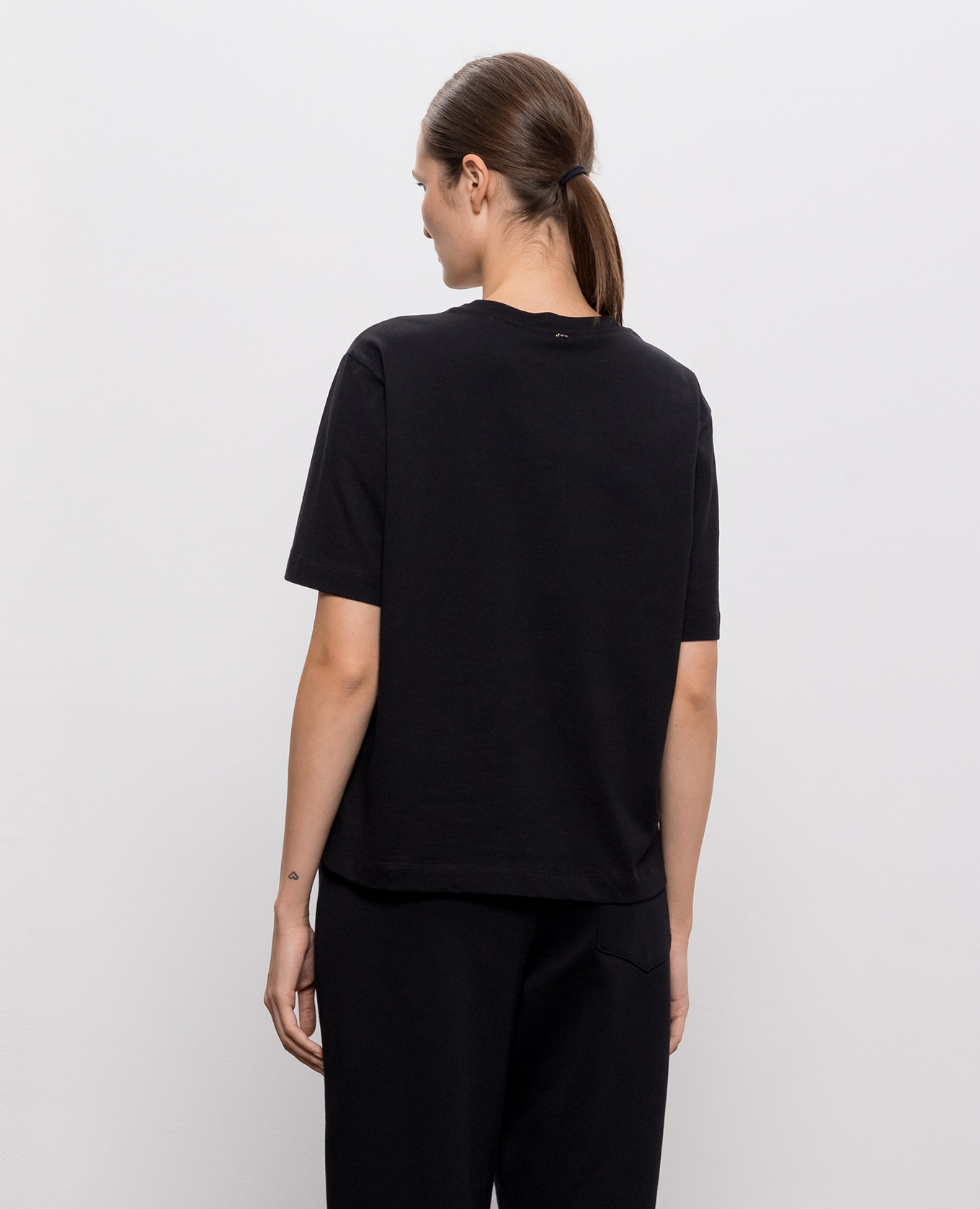 Black T-shirt with floral embroidery Twinset 4