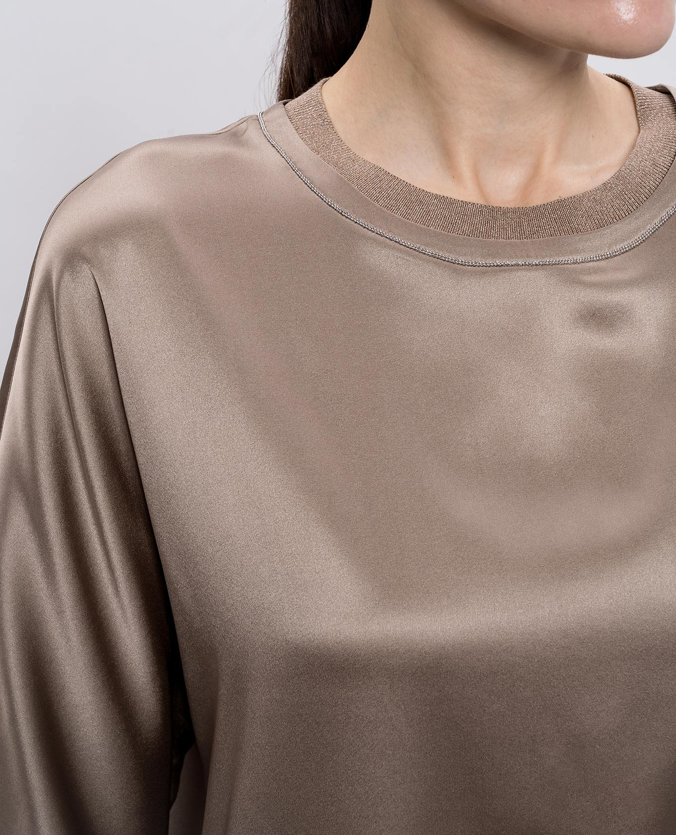 

Brown silk blouse with monil chain Peserico