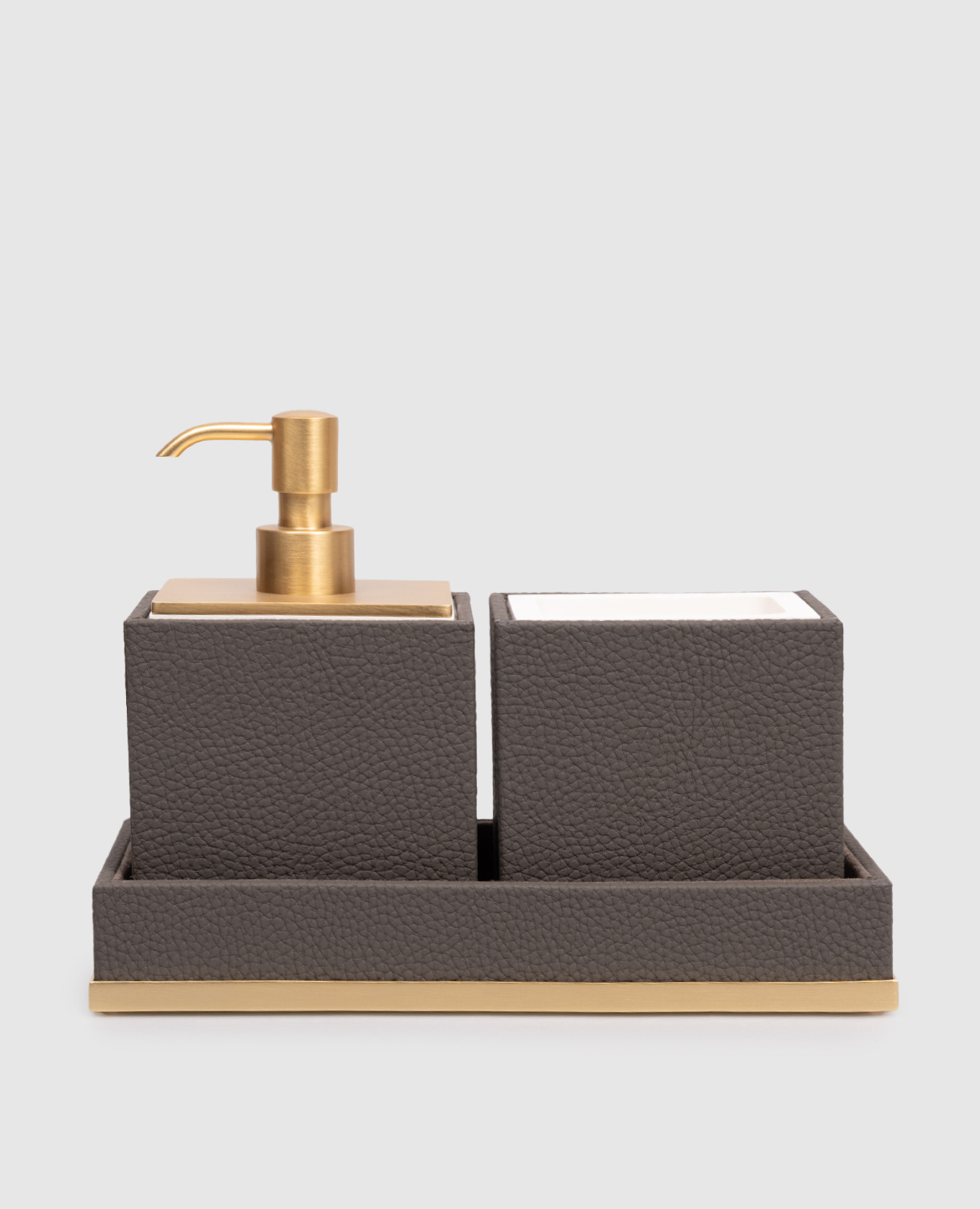 

Milano leather bathroom set with dispenser, glass and stand Treesseci, Brown