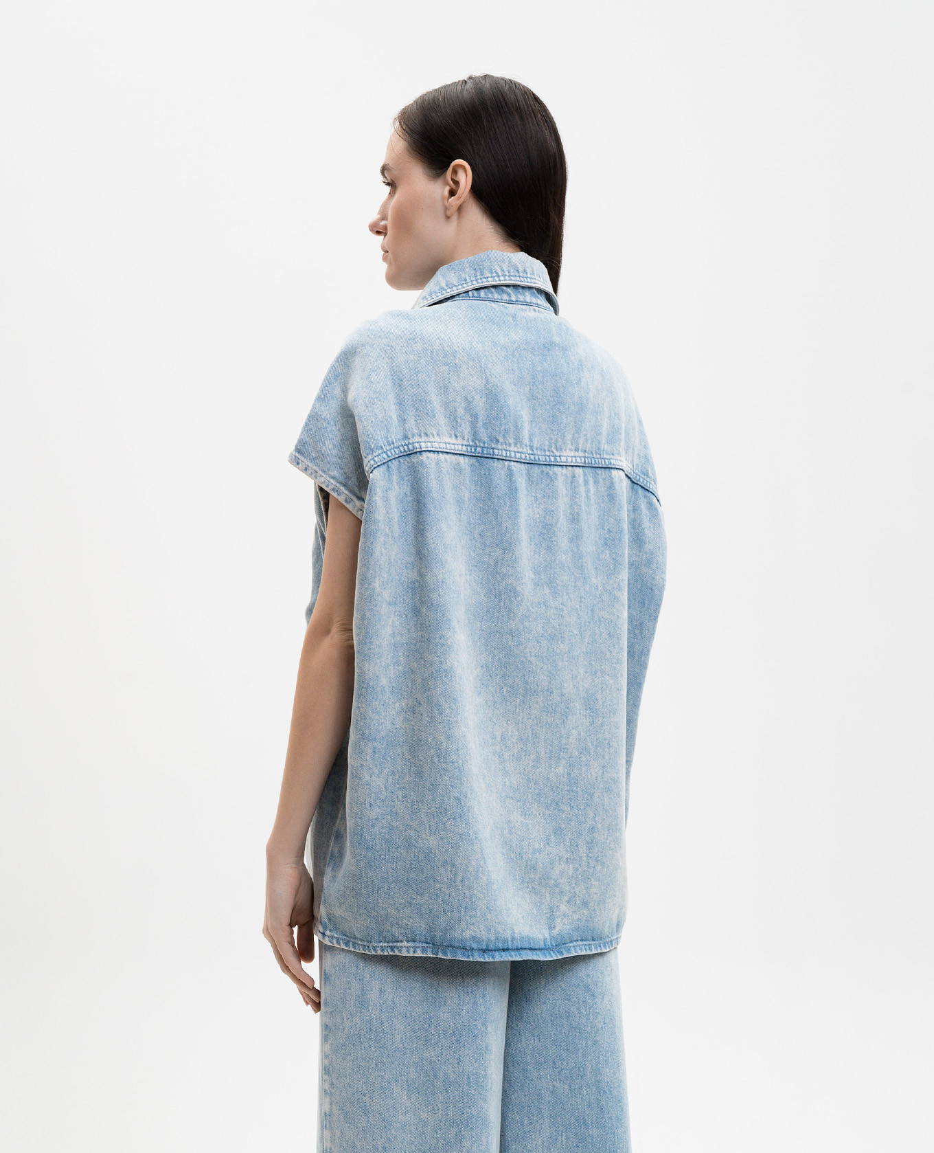 Blue denim vest with a worn effect Solotre 4