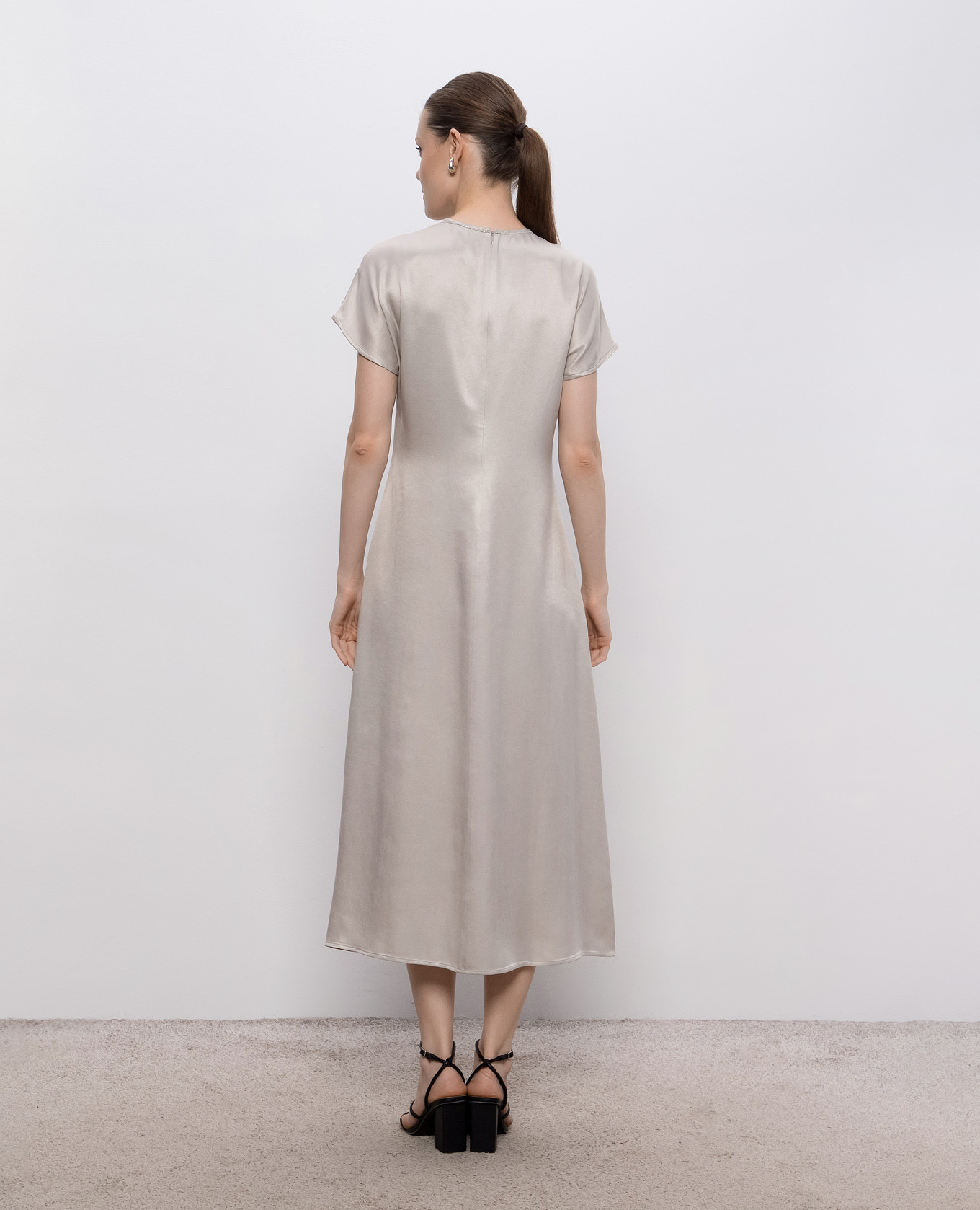

Gray midi dress with monil chain Peserico, Grey