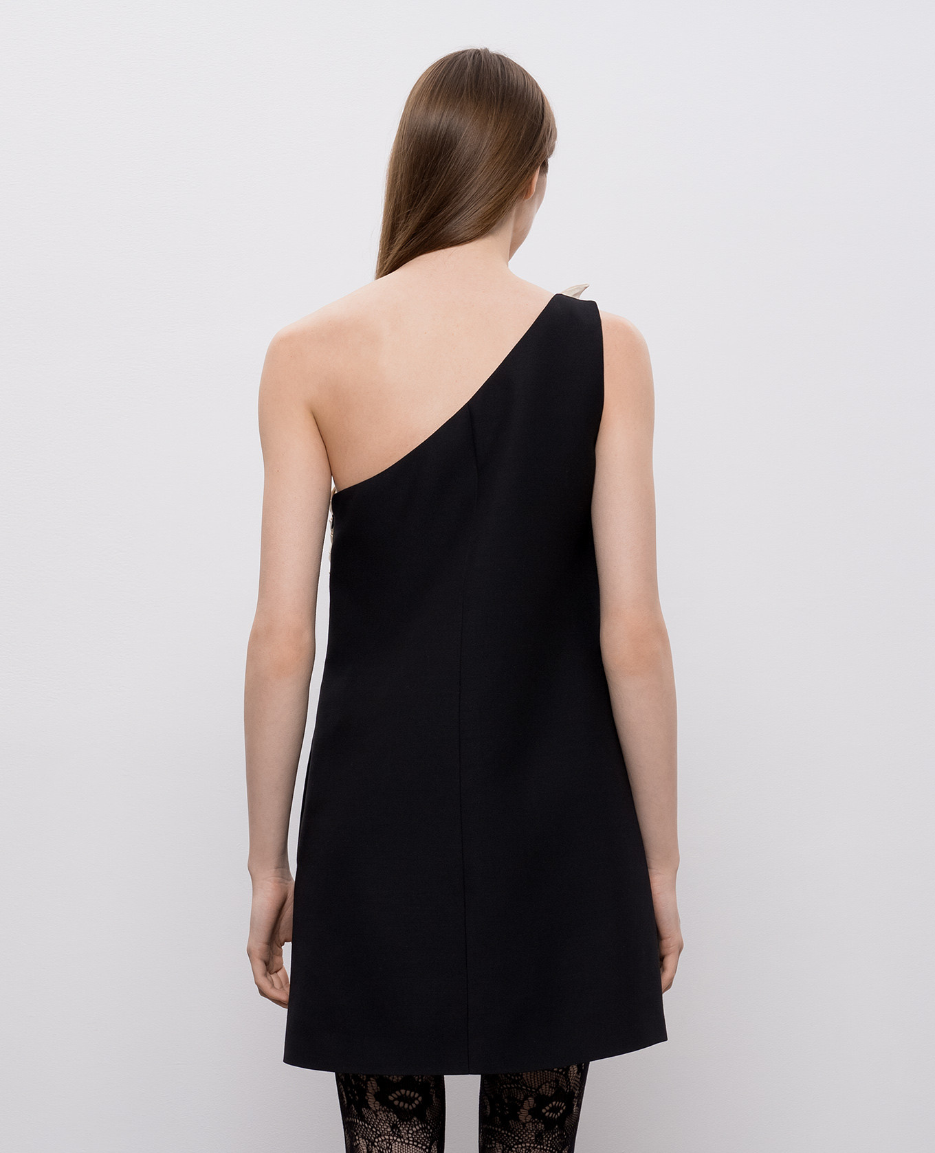 Black one-shoulder dress made of wool and silk Valentino 4