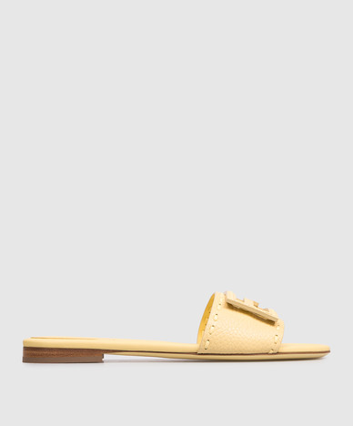 Gele leren teenslippers in baguette-stijl