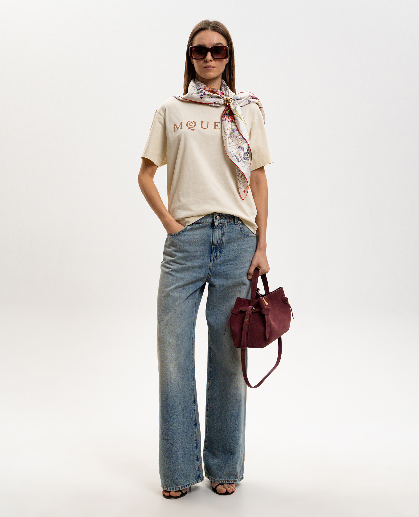 

Beige T-shirt with textured logo Alexander McQueen