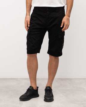 C.P. Company Black cargo shorts with patch MBE746A005694G