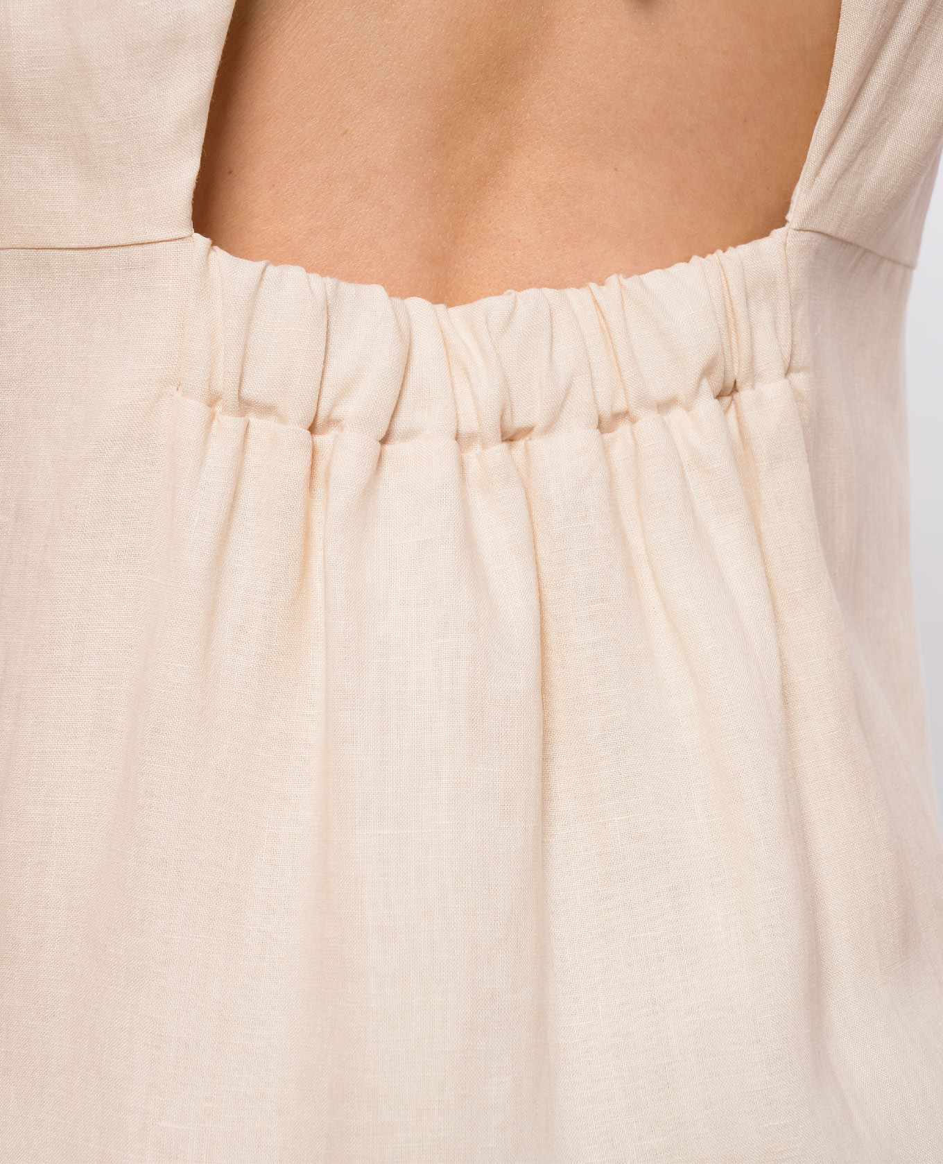 Beige linen dress with monil chain Peserico 4