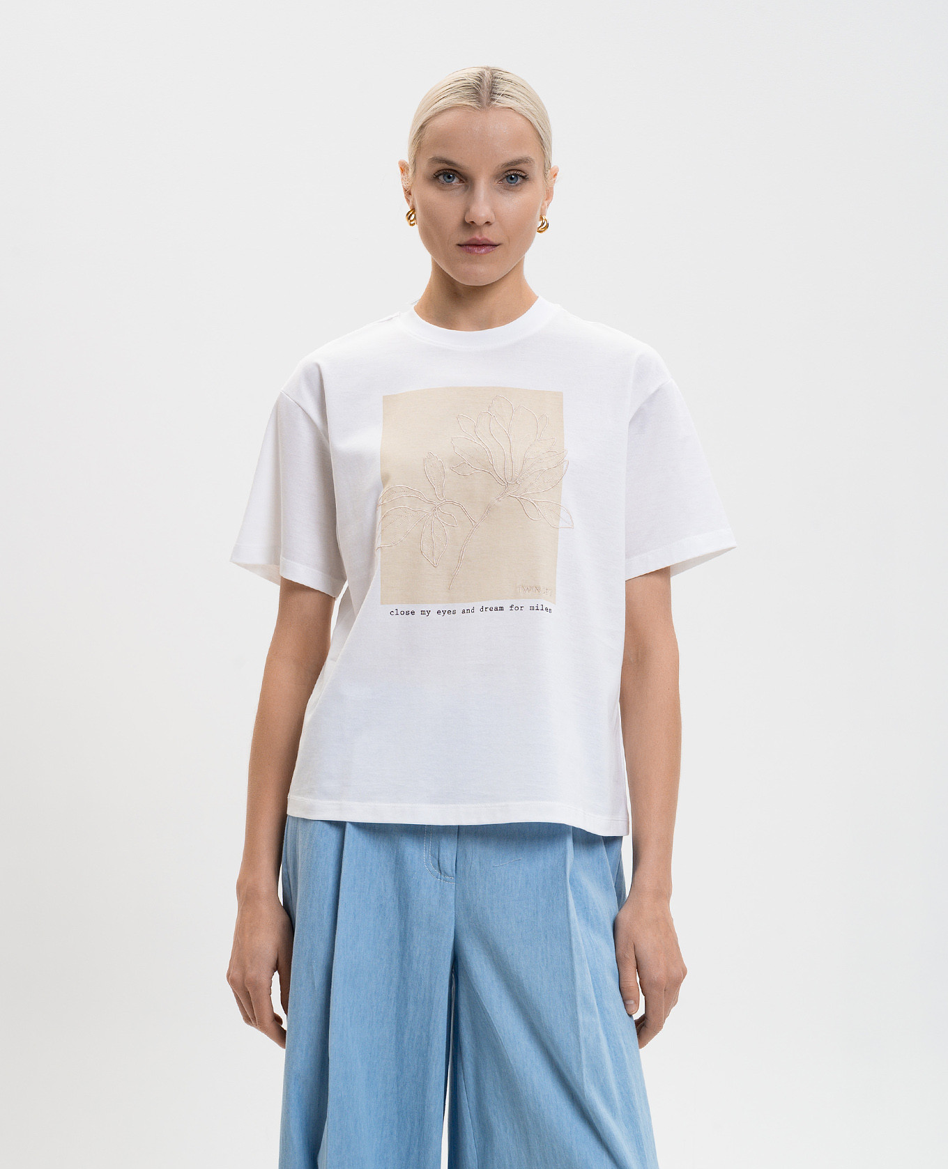 

White T-shirt with branded embroidery Twinset