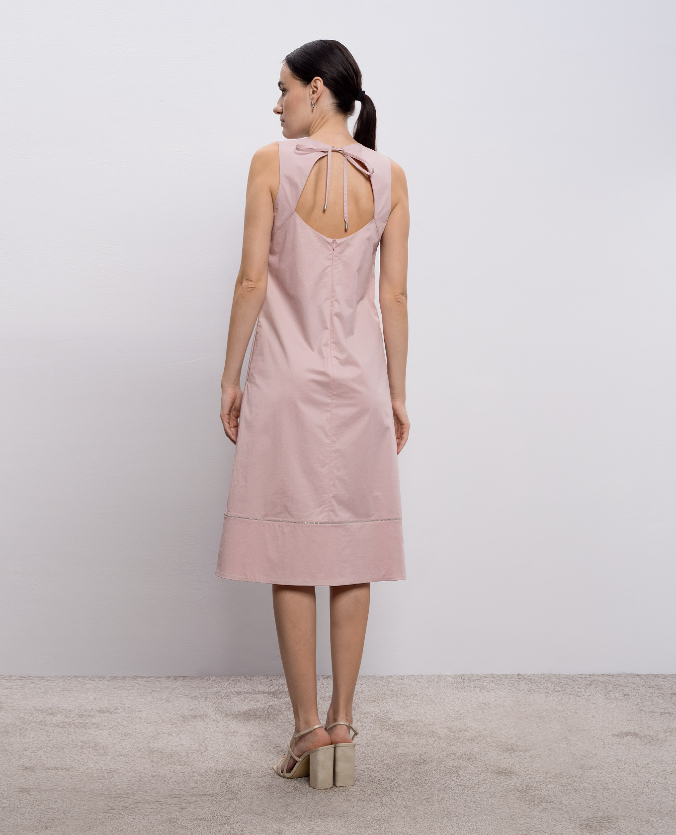 Pink dress with monil chain Peserico 3