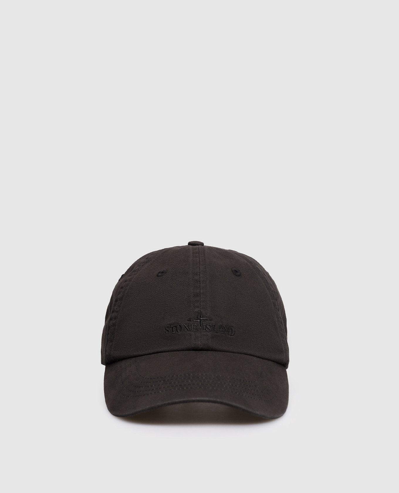 Black cap with logo embroidery