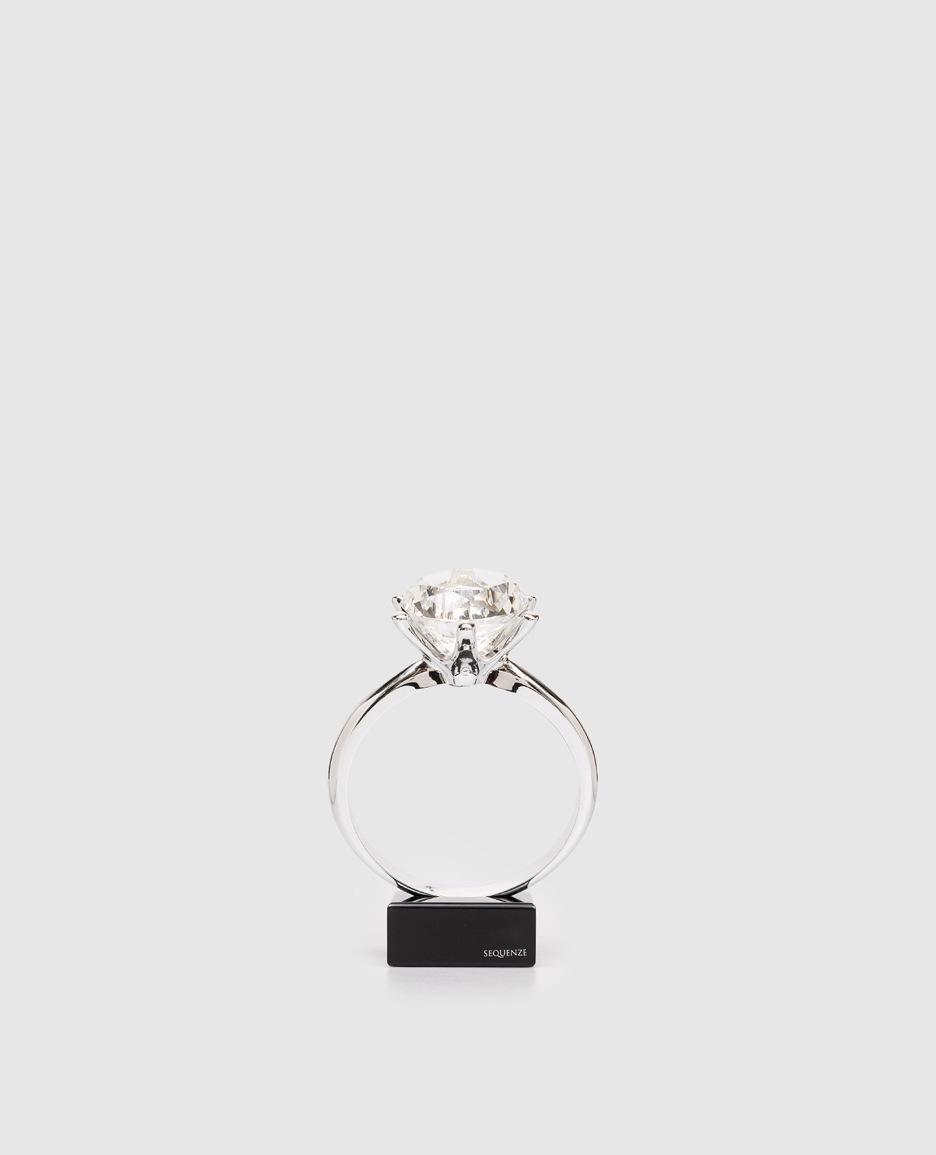 

Silver figurine in the form of a Loversize ring Sequenze