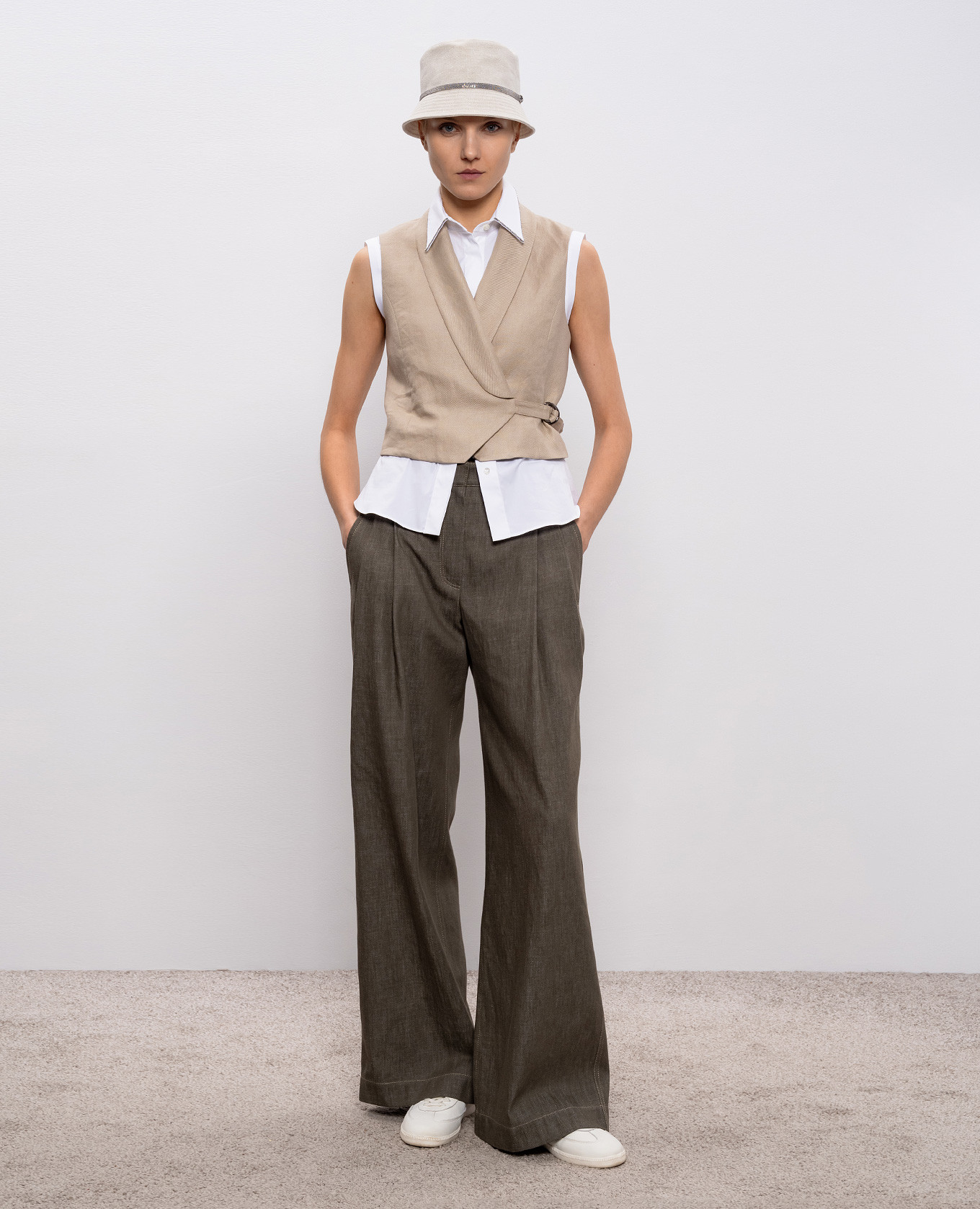 Beige linen vest Brunello Cucinelli 2