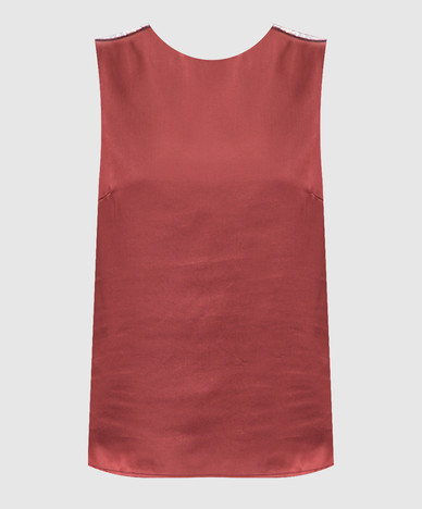 Red top with monil chain