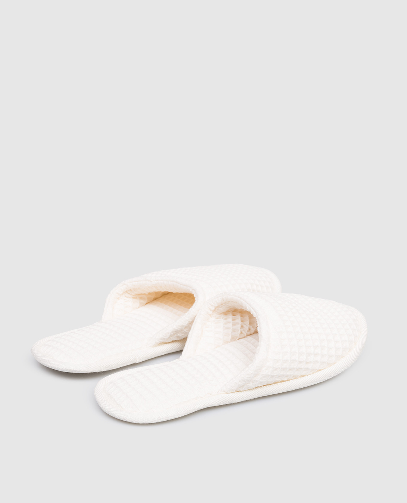 

Mia ivory slippers L'appartement, Beige