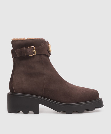 Brown suede boots with fur