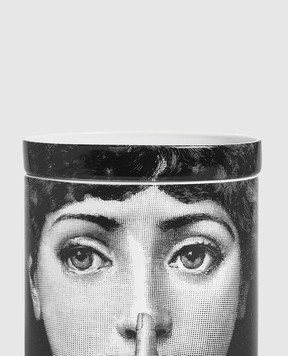 Fornasetti NEL MENTRE scented candle - Mascherina Décor in a porcelain candlestick FPBTV1ZFP
