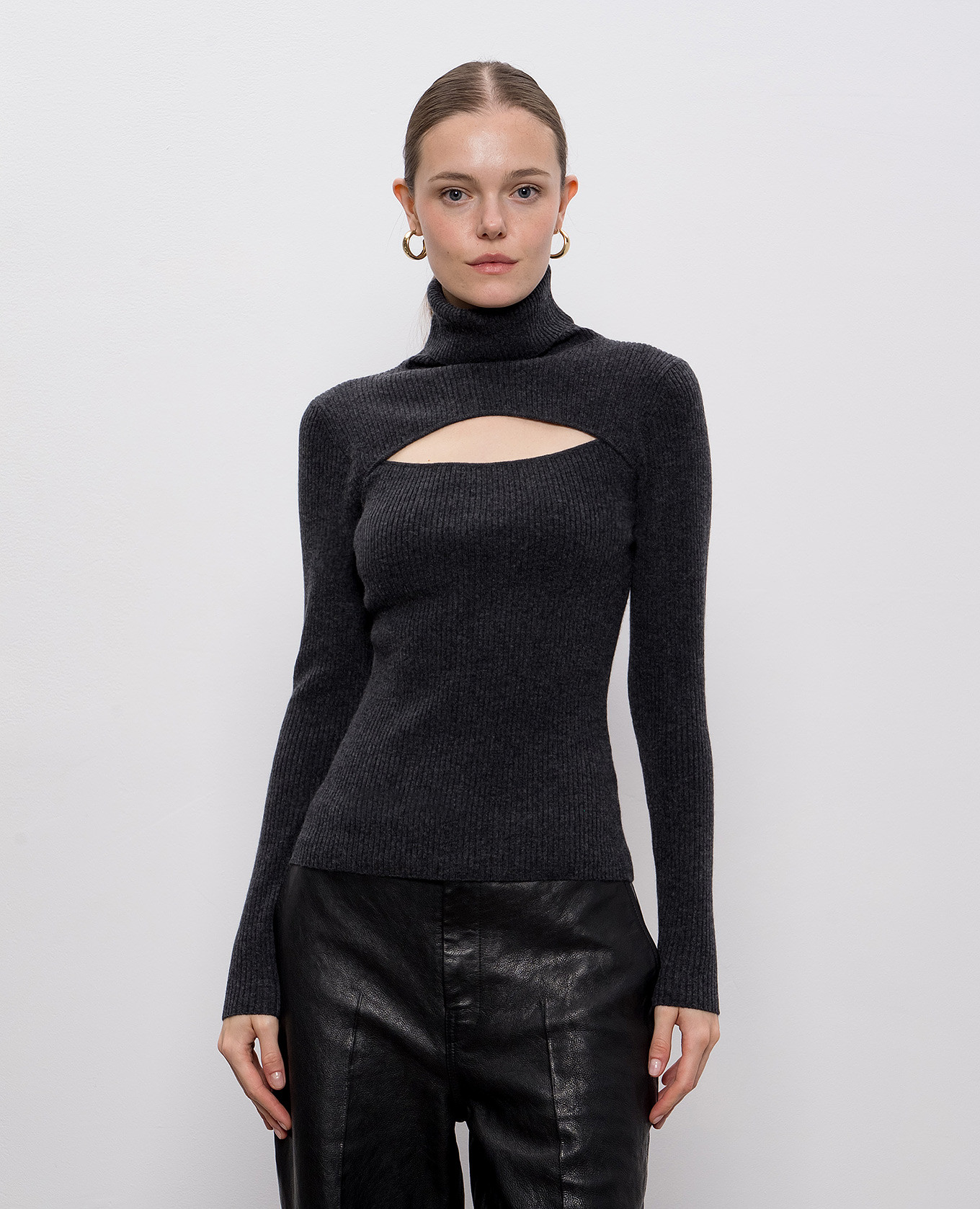 

Grey ribbed wool and cashmere turtleneck Allude