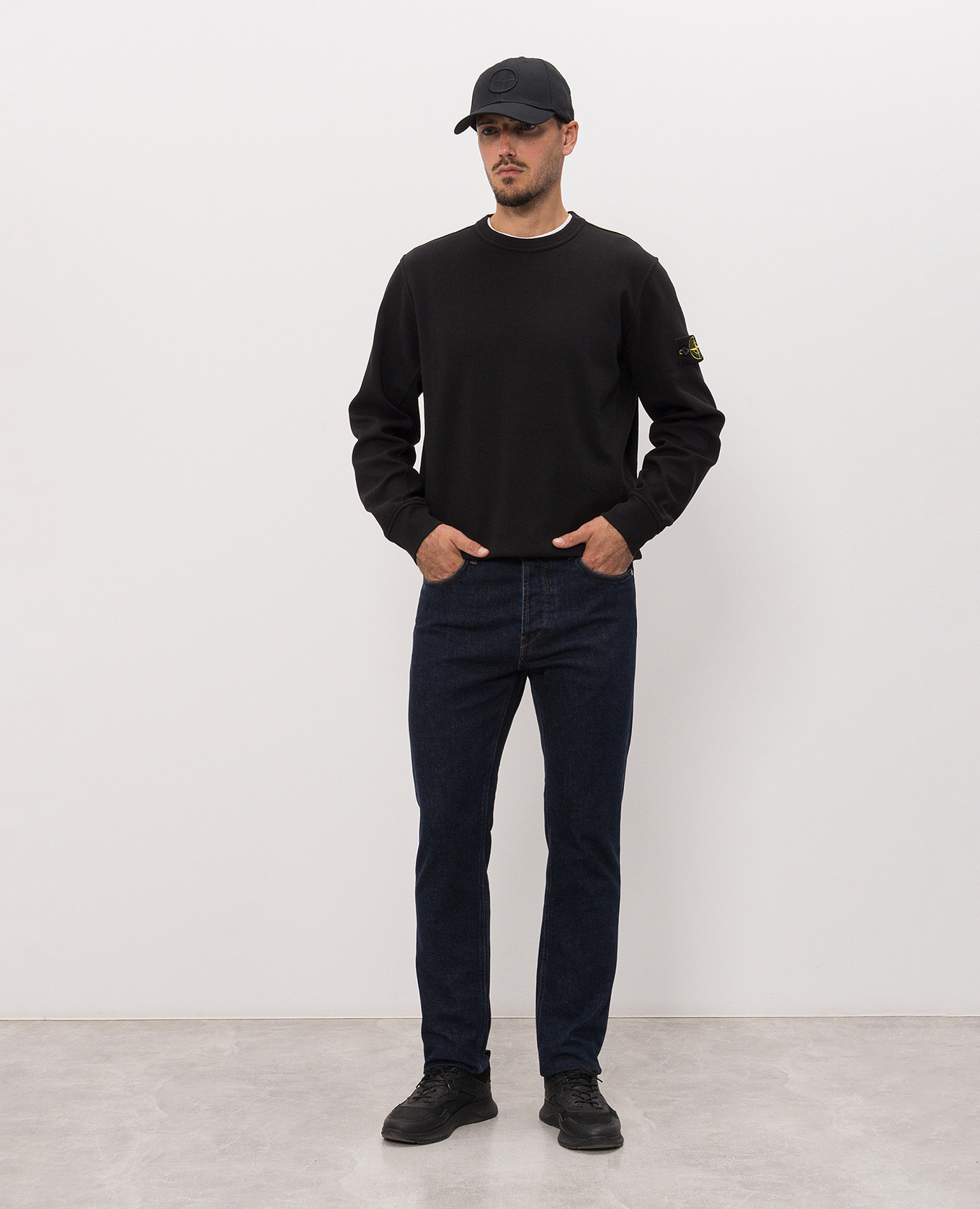Blue jeans with a patch Stone Island 2