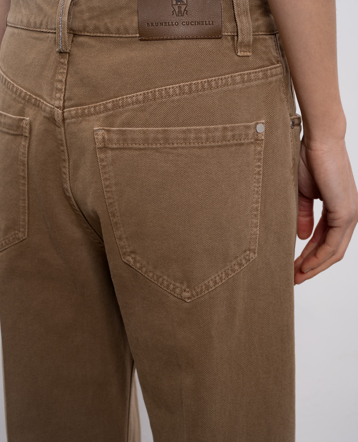 

Brown jeans with logo patch Brunello Cucinelli