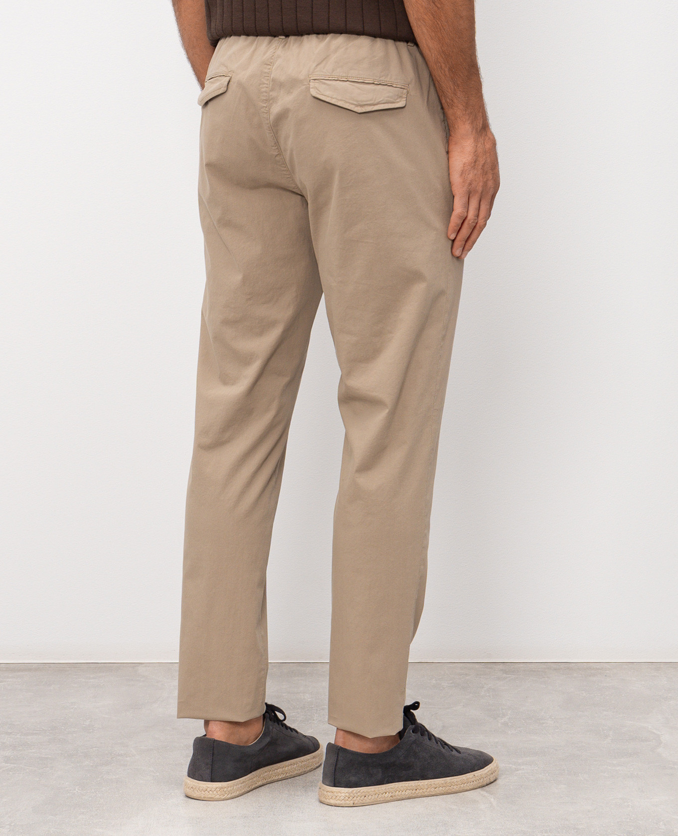 

Beige pants with logo patch Peserico