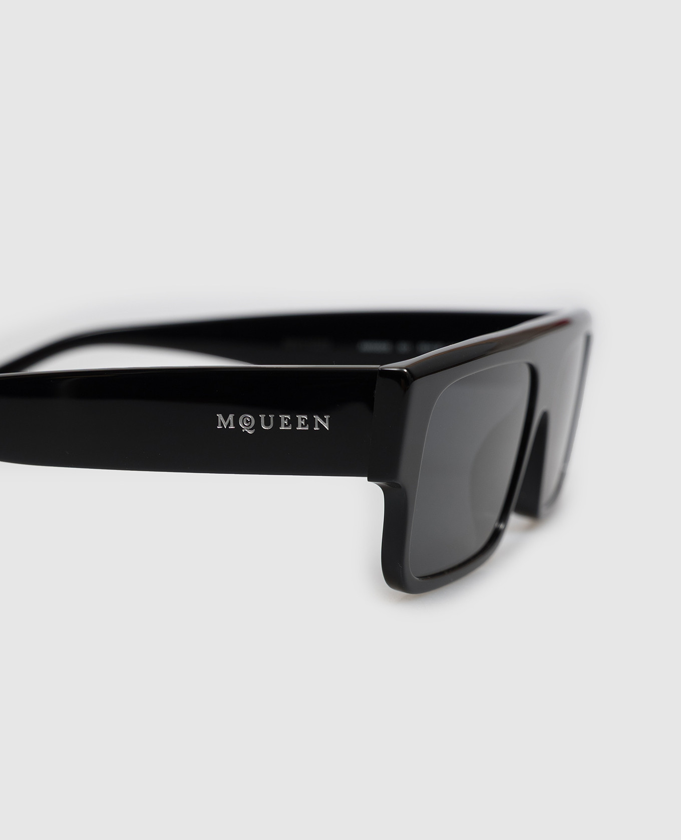Black sunglasses with logo Alexander McQueen 4