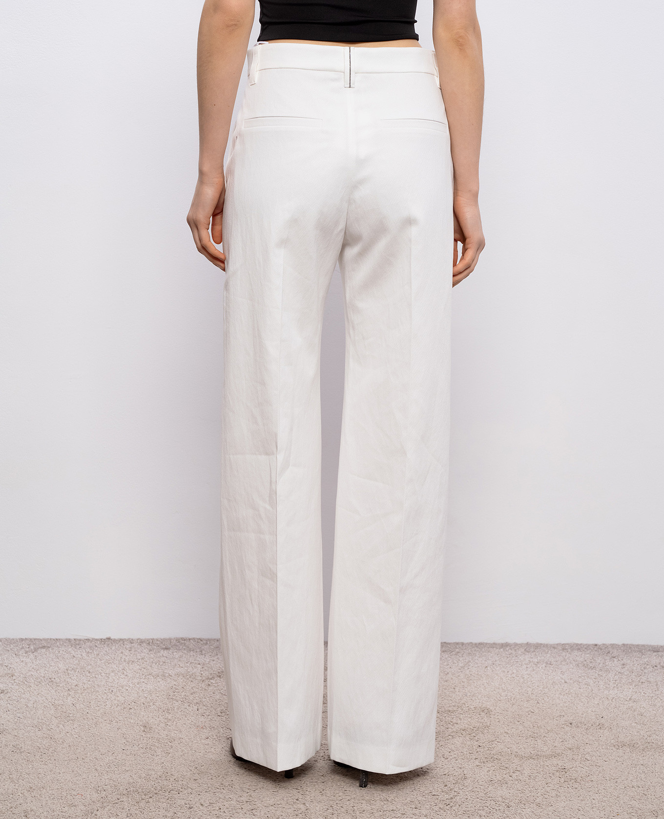White pants with a monil chain Brunello Cucinelli 4