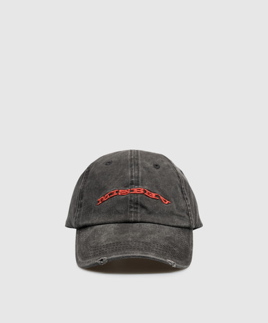 Gray cap with vintage effect