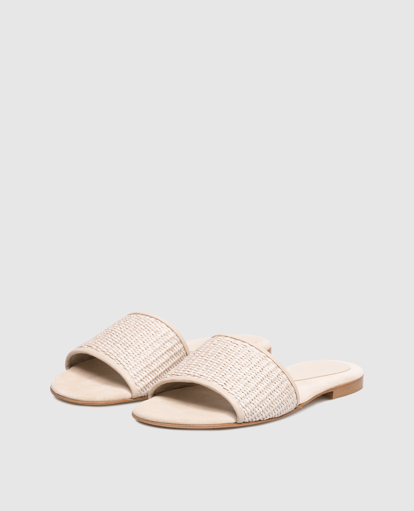 

Beige flip-flops Peserico