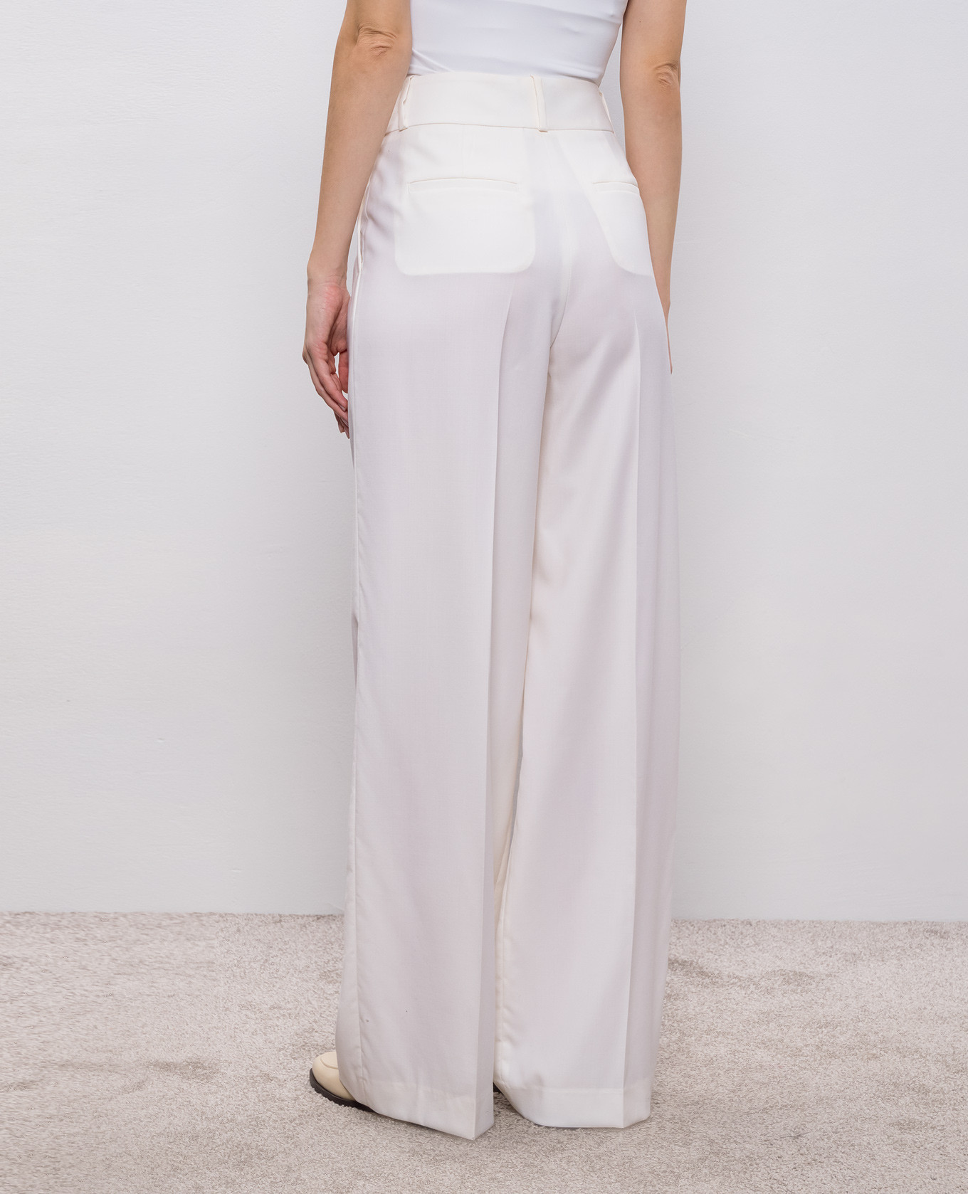 White wool pants with monil chain Peserico 4