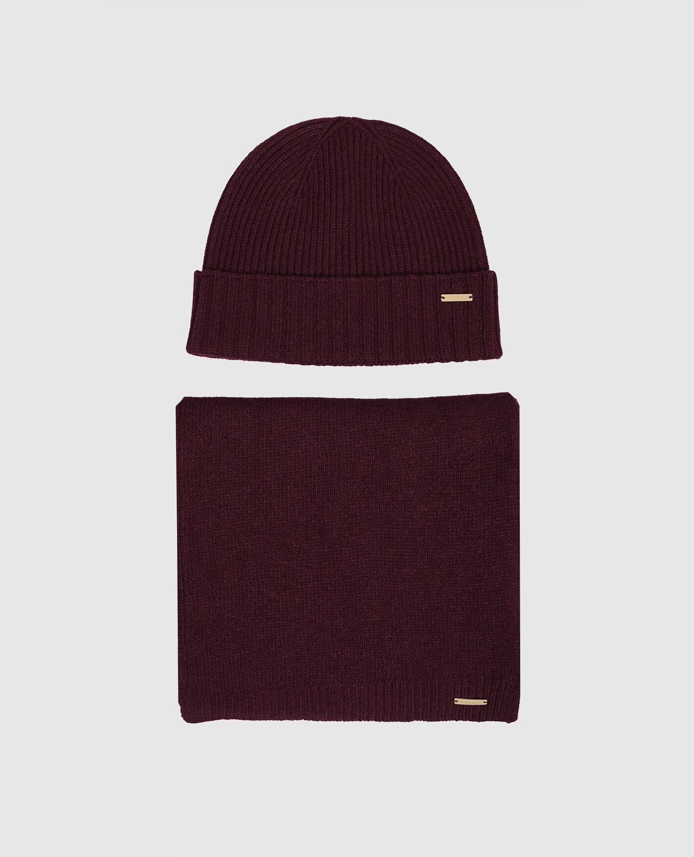 

Burgundy hat and wool scarf set Woolrich