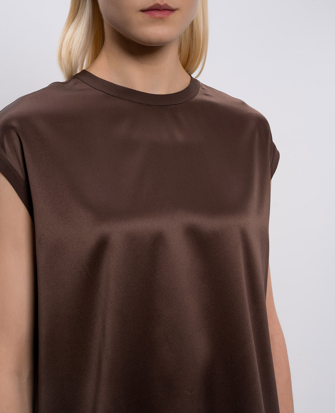 

Brown silk straight-cut top Brunello Cucinelli