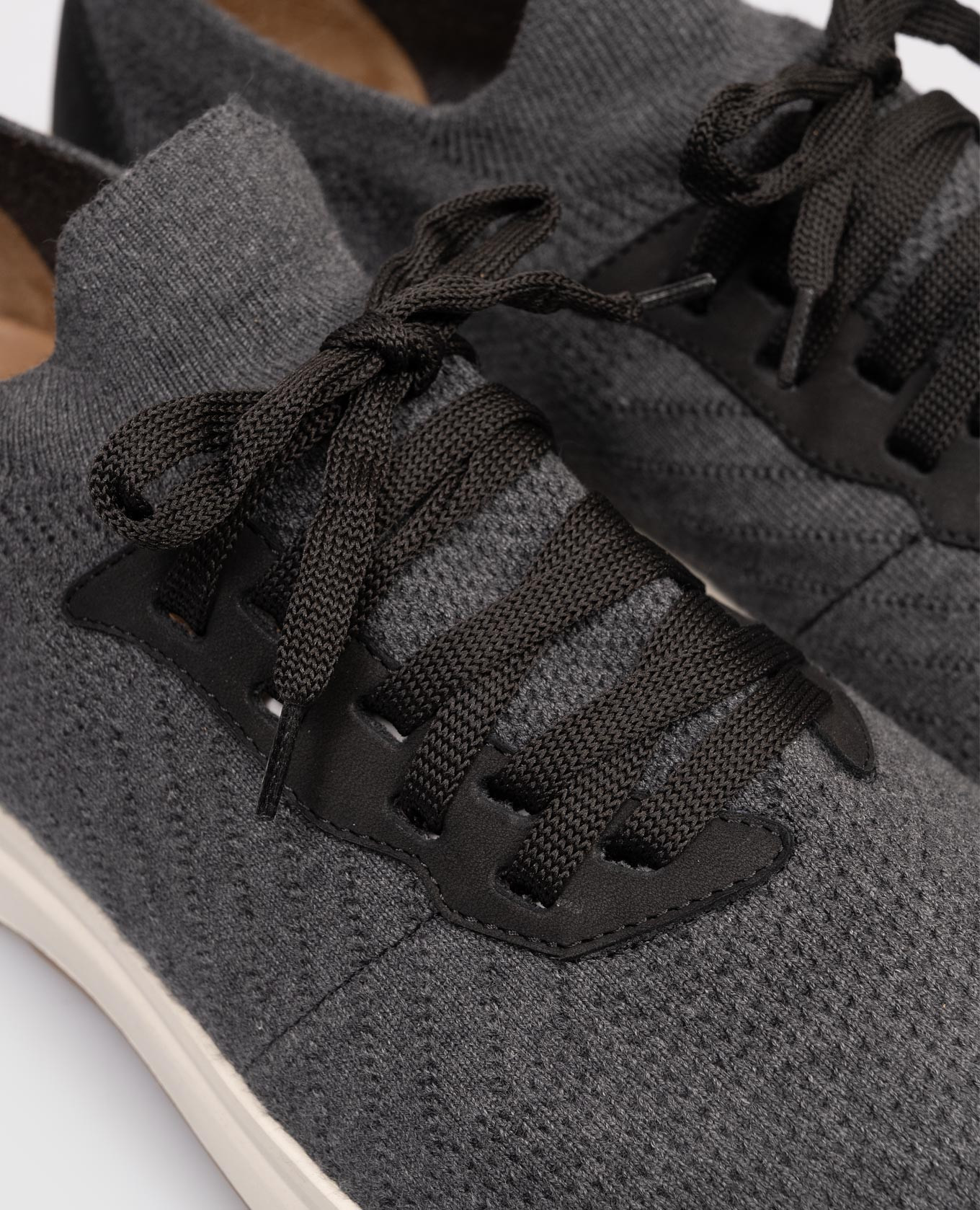 

Gray combination sneakers Enrico Mandelli, Grey